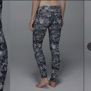 Lululemon Wunder Under sz 6